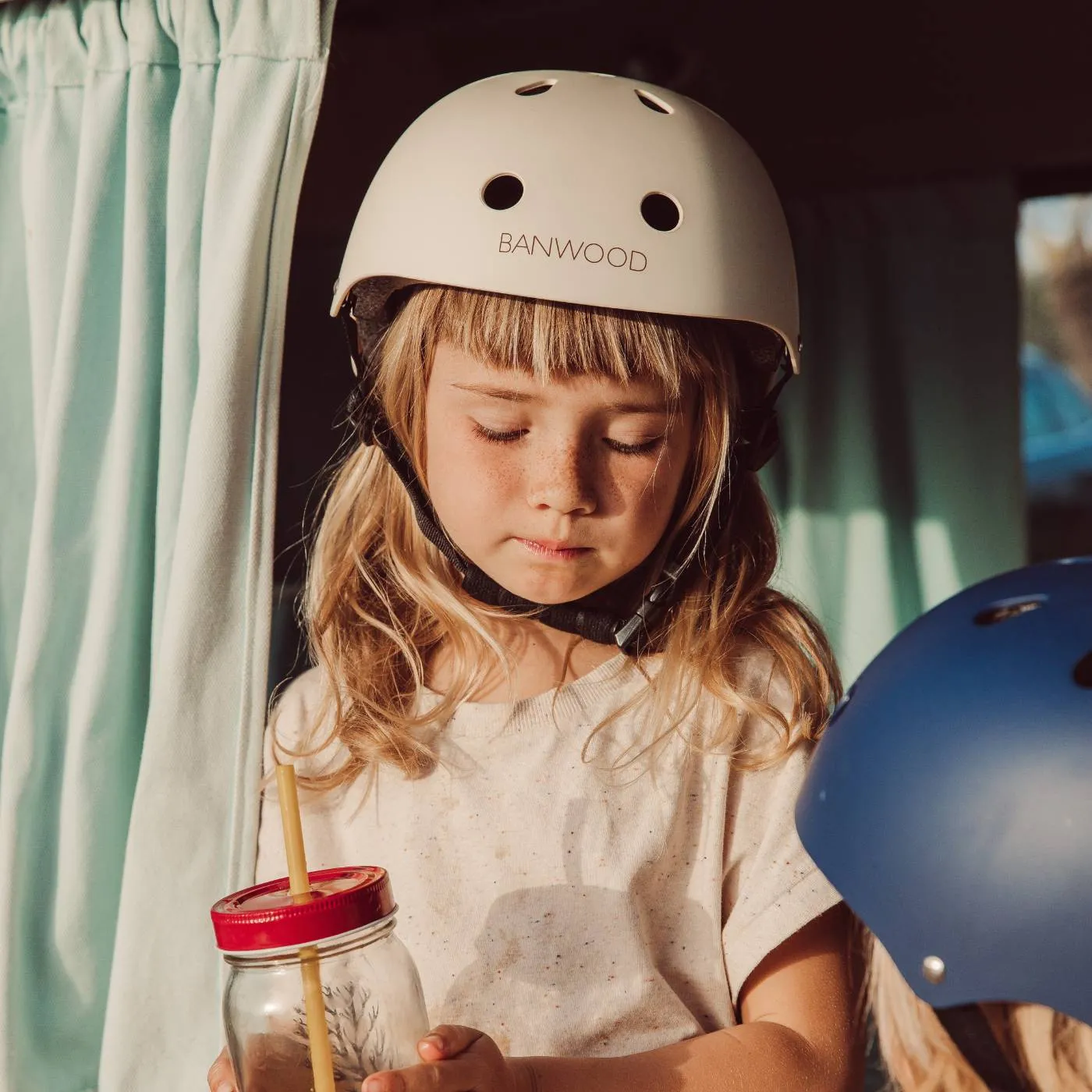 Banwood Helmet Cream ματ παιδικό κράνος κρεμ 50-54 ελαφρύ