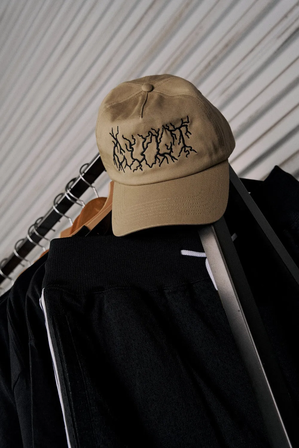 Cult Crew Metal Cap καπέλο jockey μπεζ
